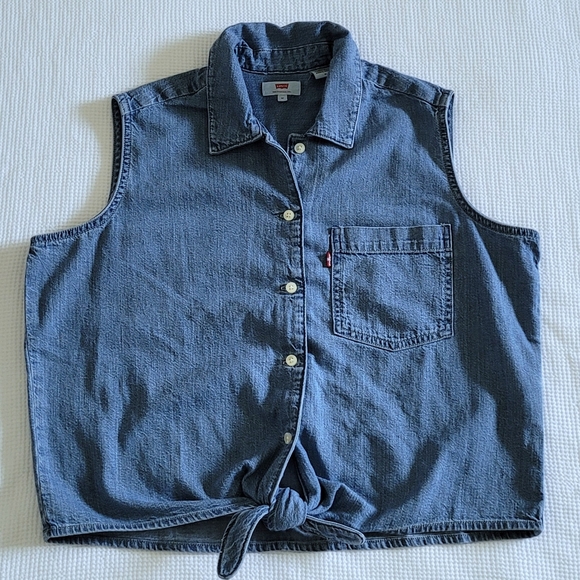 Levi's Tops - ✨️HP✨️ Levi's Rumi Cotton Denim Shirt - NWT